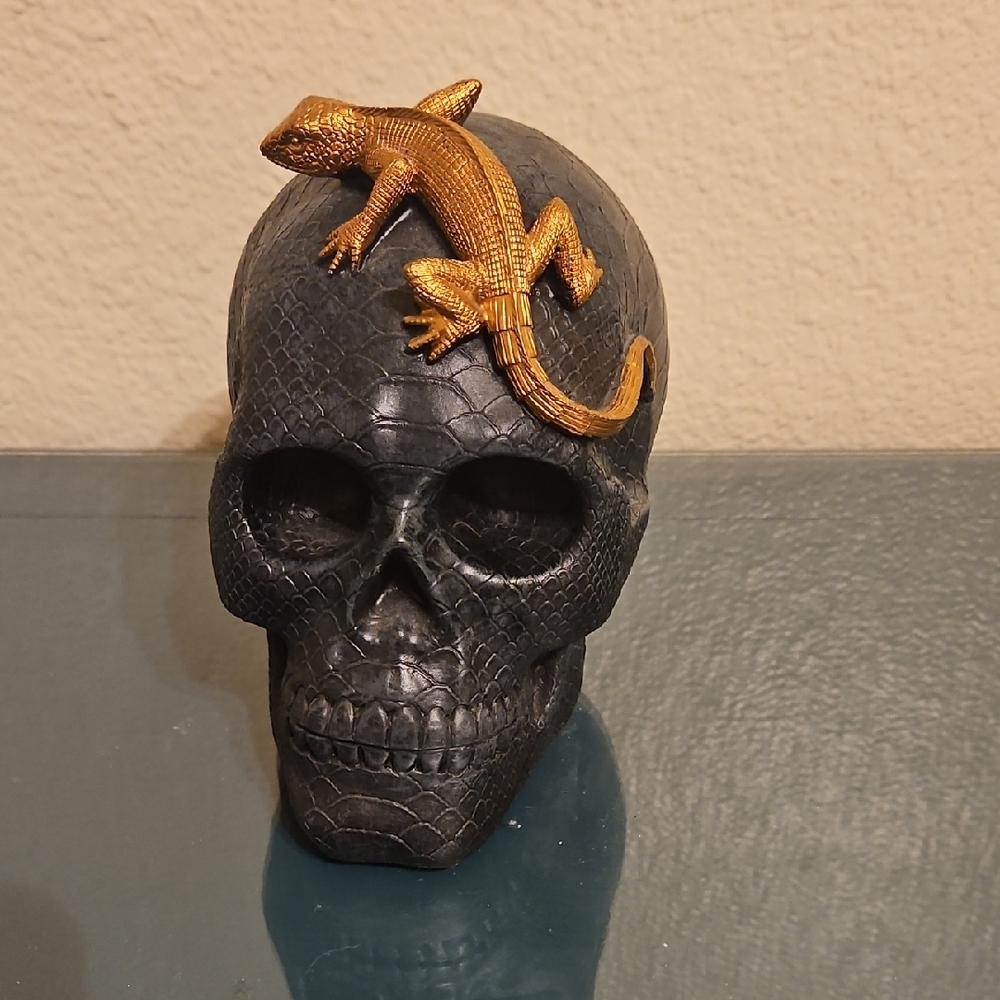 Black Skull W/ Gold Lizard